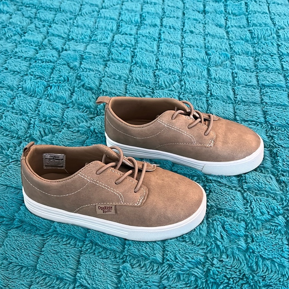 OshKosh B’Gosh tan shoes. Size 11